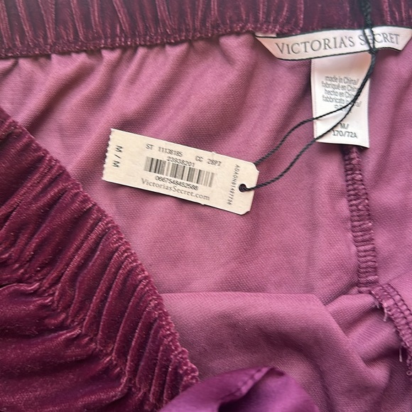 Victoria Secret velvet shorts size medium - Picture 5 of 7